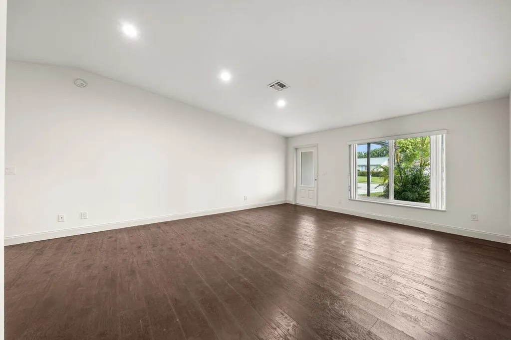 638 SW 4th Avenue Boynton Beach FL 33426