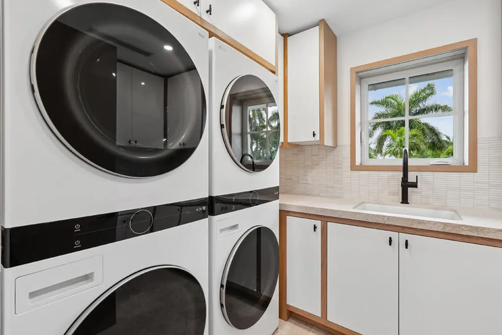 125 Worth Court N West Palm Beach FL 33405