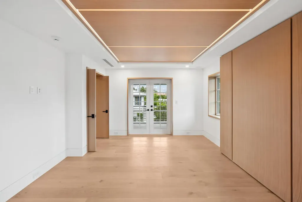 125 Worth Court N West Palm Beach FL 33405