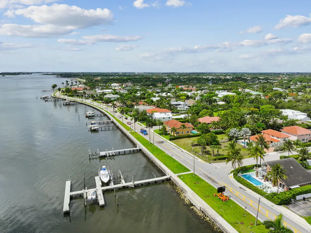 125 Worth Court N West Palm Beach FL 33405