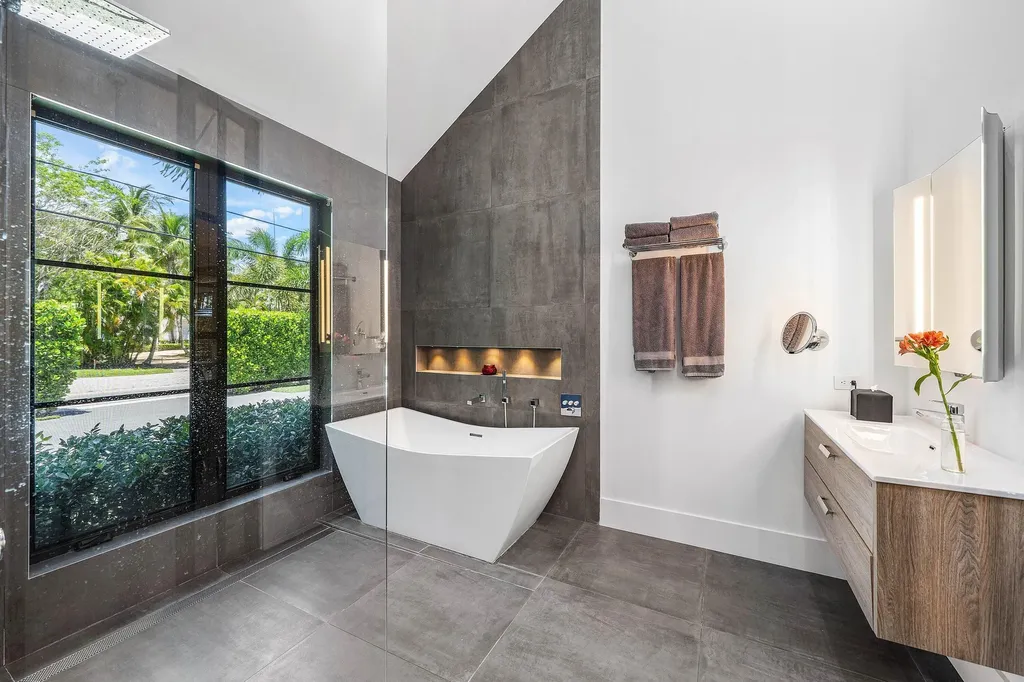 1275 N Swinton Avenue Delray Beach FL 33444