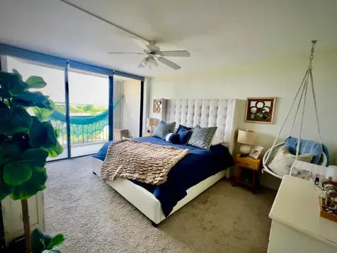 2425 Presidential Way West Palm Beach FL 33401