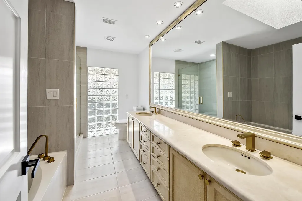 3185 St James Drive Boca Raton FL 33434