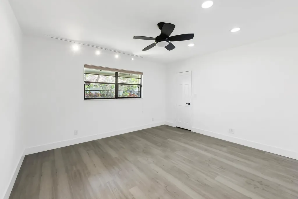 3185 St James Drive Boca Raton FL 33434