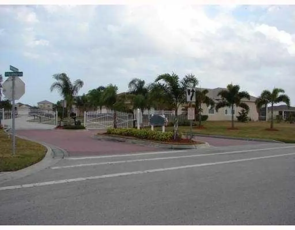 552 SW Calamondin Way Way SW Vero Beach FL 32968