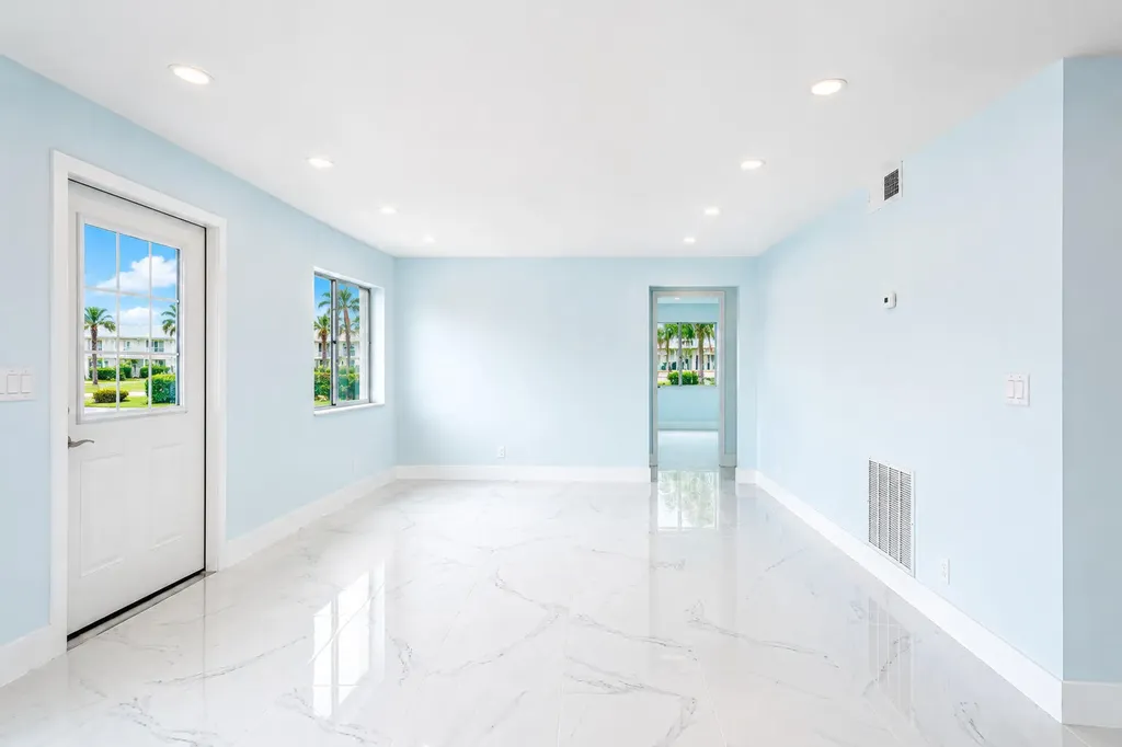 303 Knotty Pine Circle Greenacres FL 33463