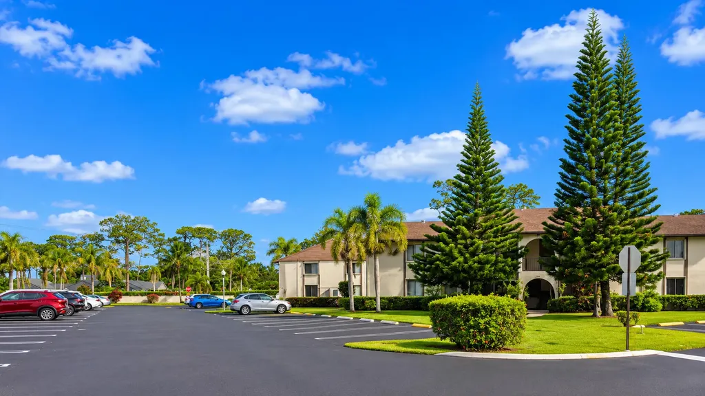 303 Knotty Pine Circle Greenacres FL 33463