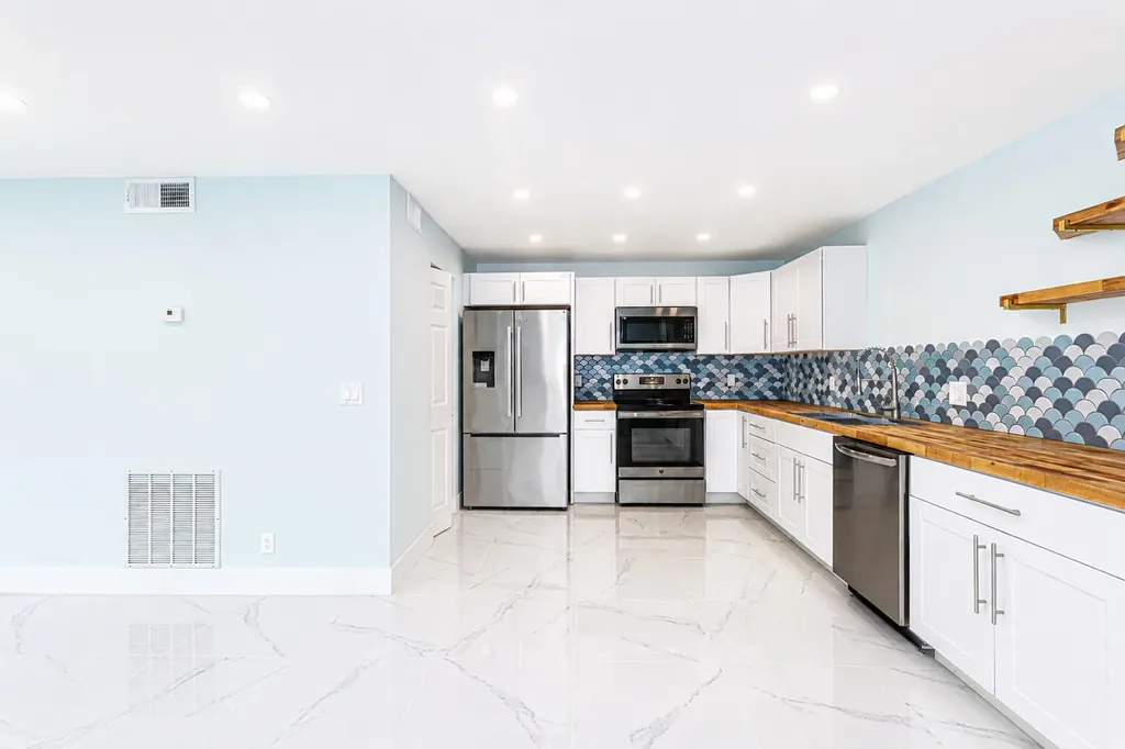 303 Knotty Pine Circle Greenacres FL 33463