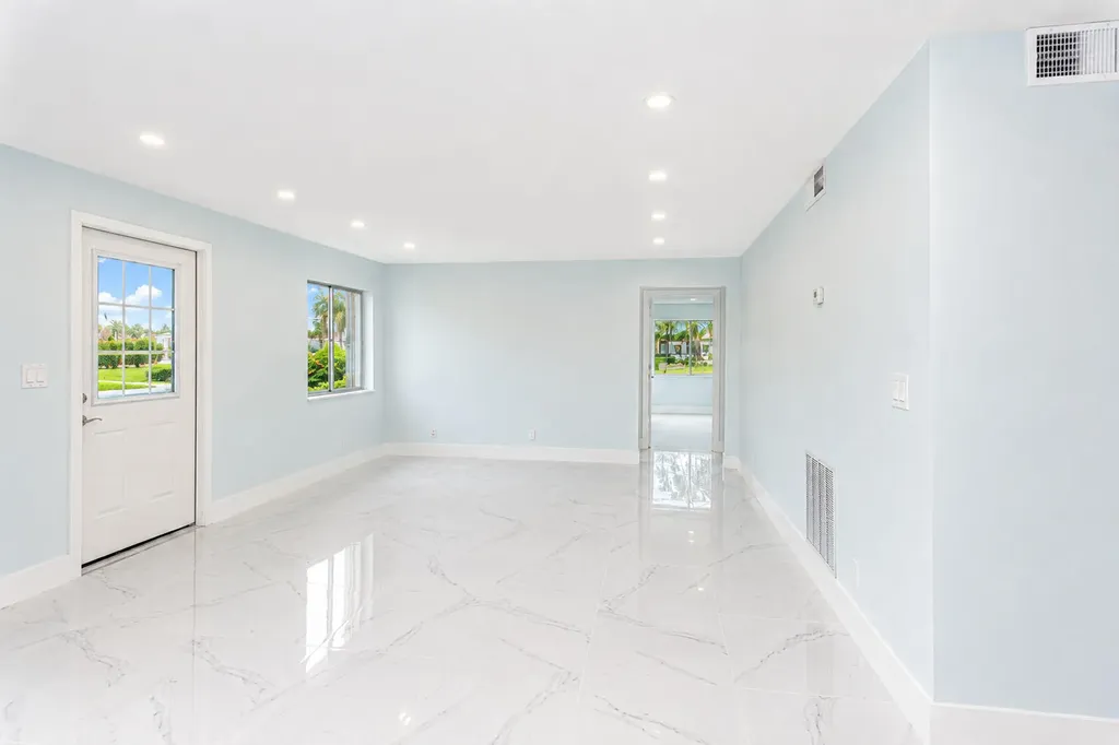 303 Knotty Pine Circle Greenacres FL 33463
