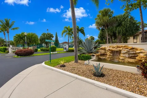 303 Knotty Pine Circle Greenacres FL 33463