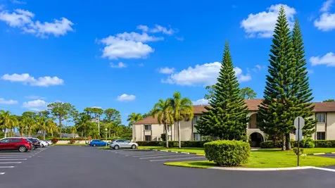 303 Knotty Pine Circle Greenacres FL 33463