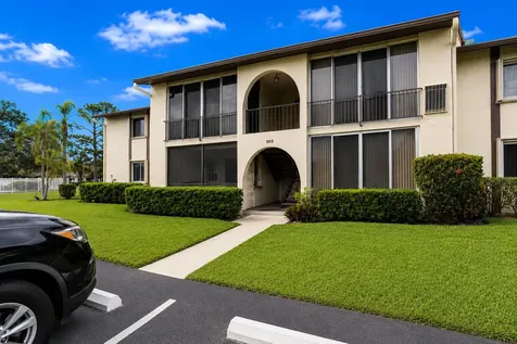303 Knotty Pine Circle Greenacres FL 33463