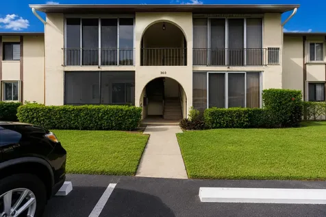 303 Knotty Pine Circle Greenacres FL 33463