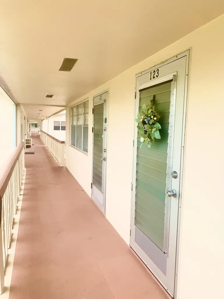 123 Canterbury E West Palm Beach FL 33417