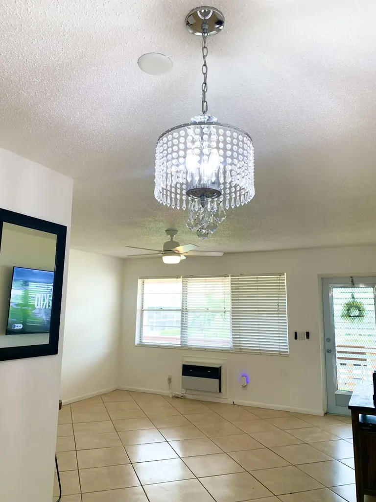 123 Canterbury E West Palm Beach FL 33417