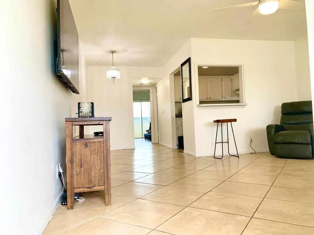 123 Canterbury E West Palm Beach FL 33417
