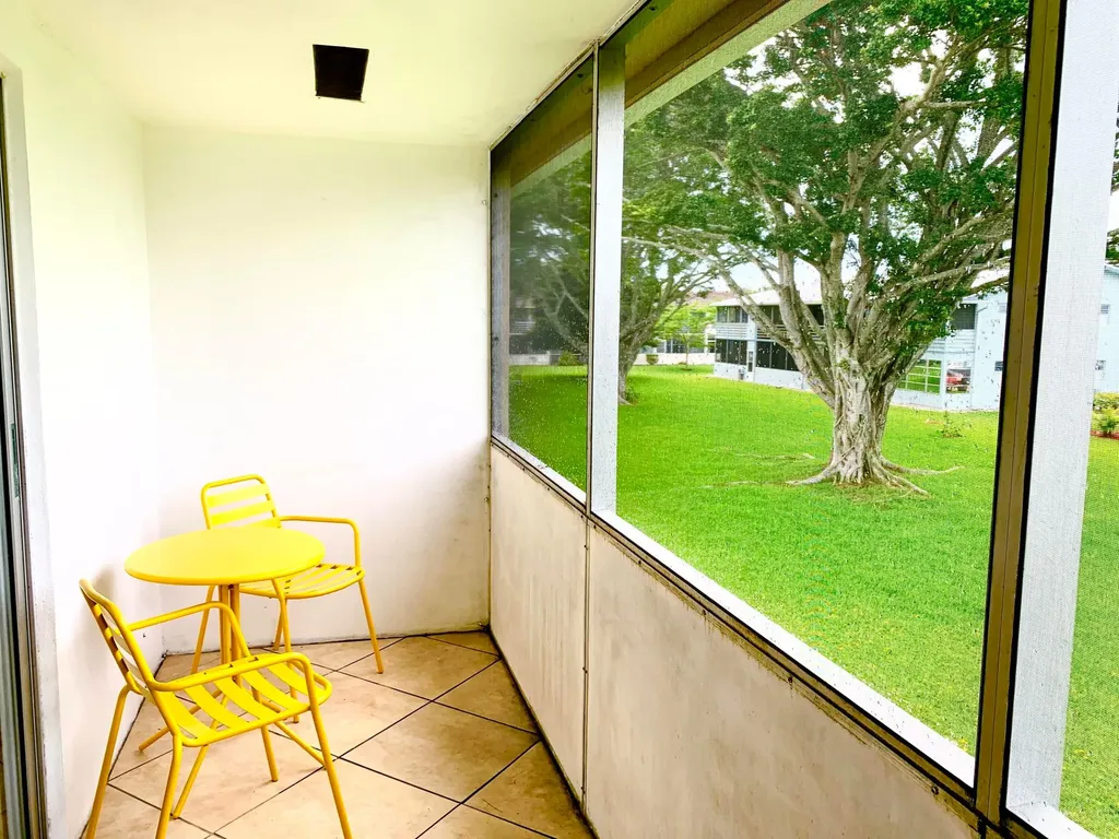 123 Canterbury E West Palm Beach FL 33417