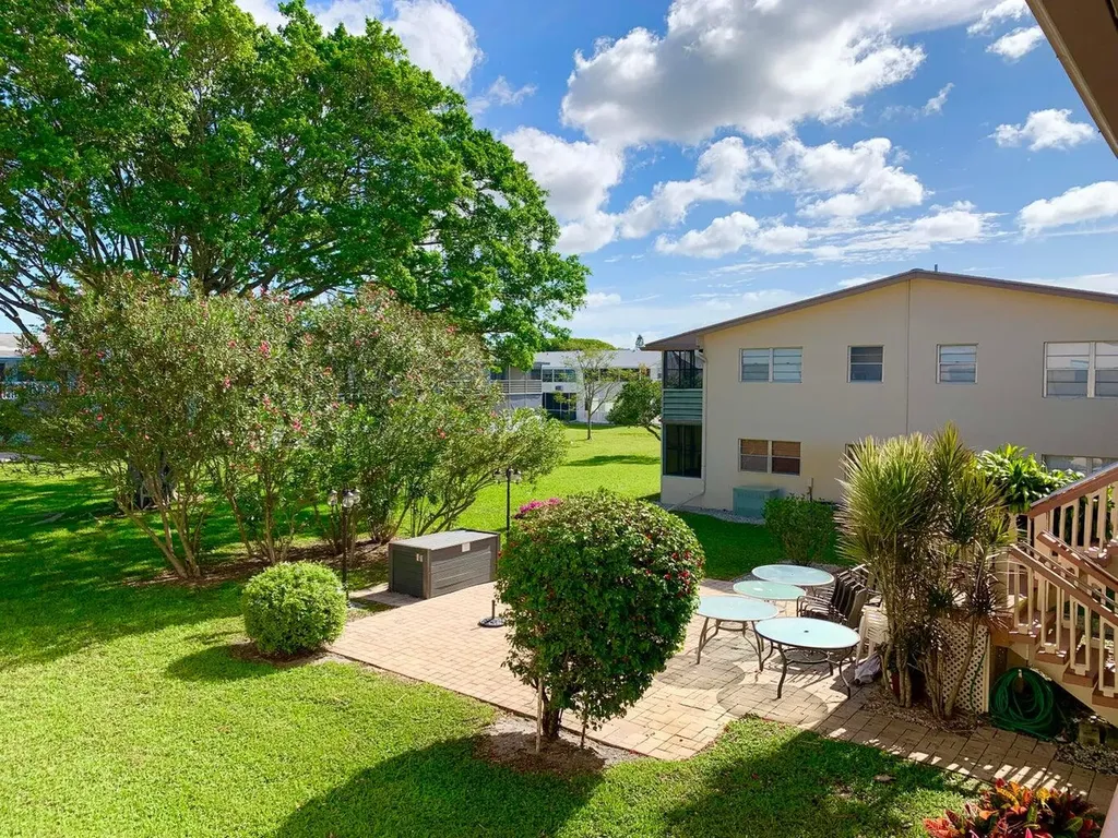 123 Canterbury E West Palm Beach FL 33417