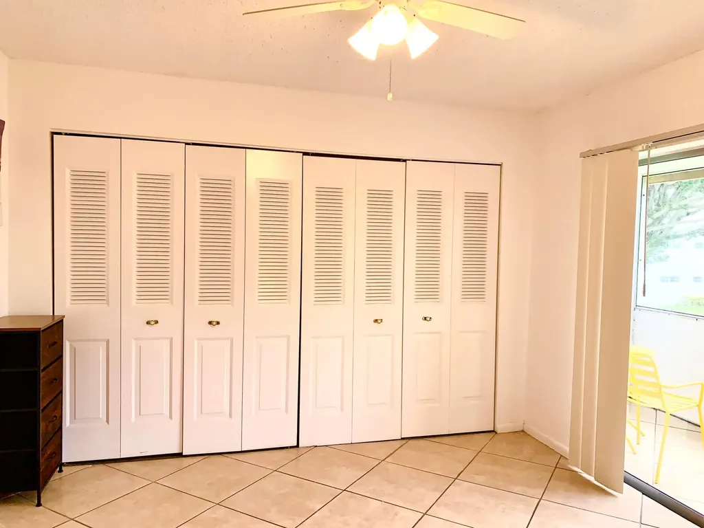 123 Canterbury E West Palm Beach FL 33417