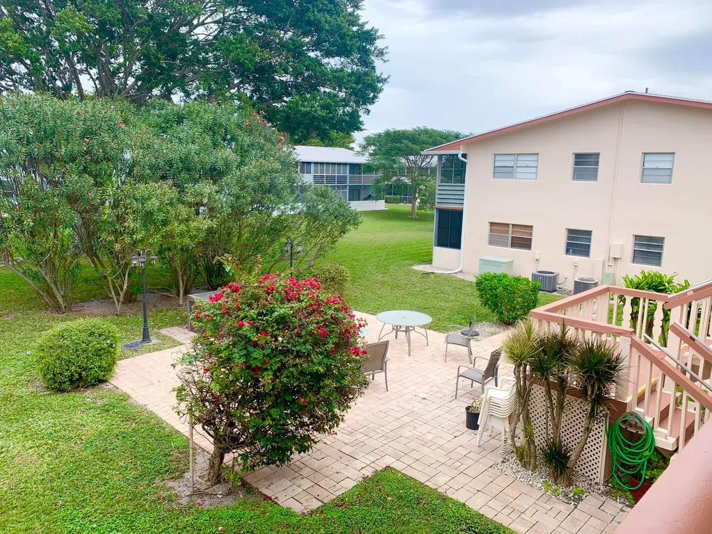 123 Canterbury E West Palm Beach FL 33417