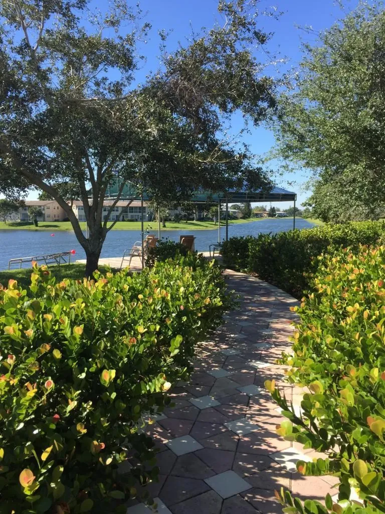 123 Canterbury E West Palm Beach FL 33417