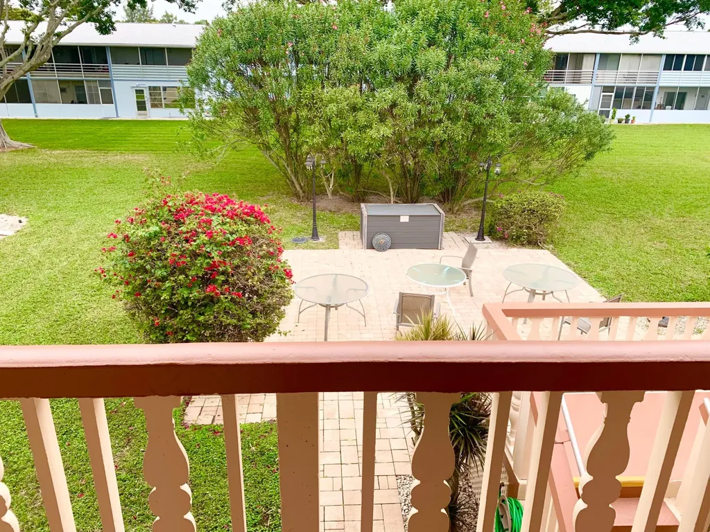 123 Canterbury E West Palm Beach FL 33417