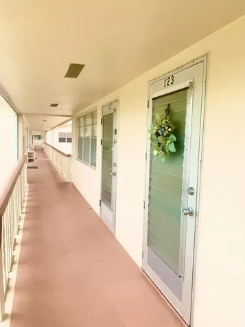123 Canterbury E West Palm Beach FL 33417