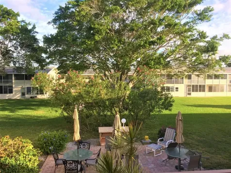 123 Canterbury E West Palm Beach FL 33417