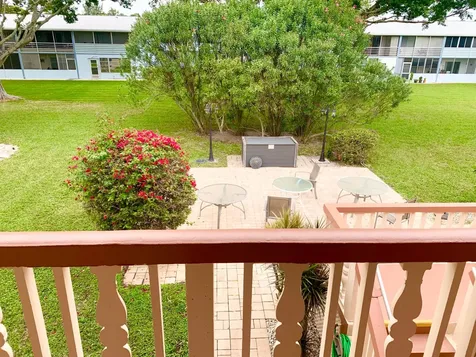 123 Canterbury E West Palm Beach FL 33417