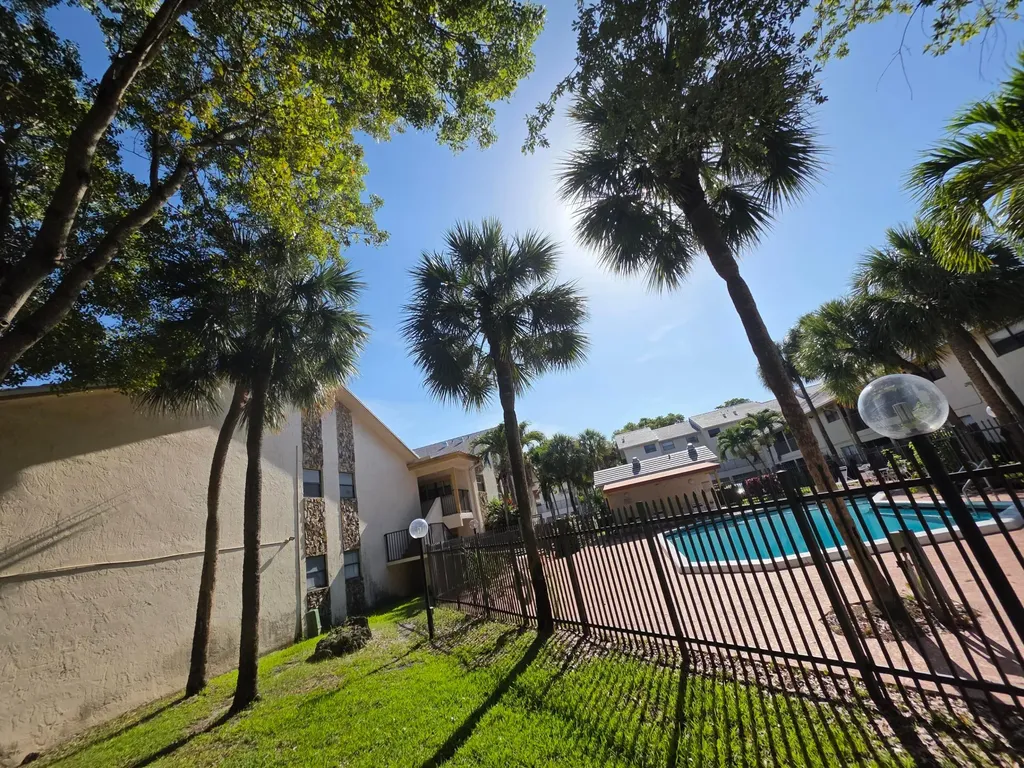 2977 Riverside Drive Coral Springs FL 33065