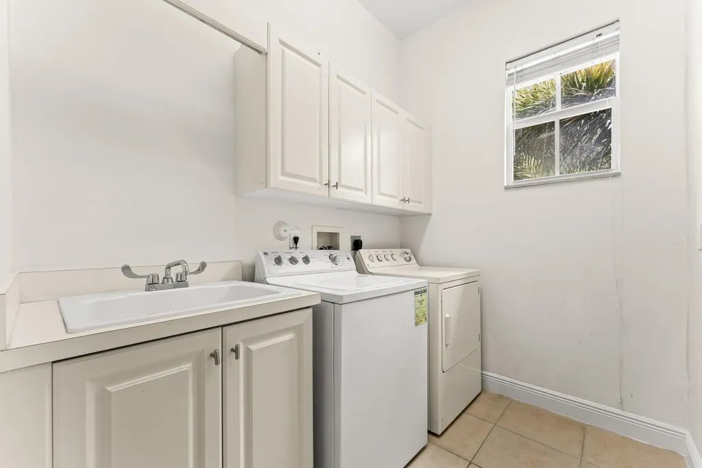 210 NE 69th Circle Boca Raton FL 33487