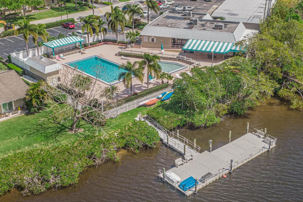 18560 SE Wood Haven Lane Jupiter FL 33469