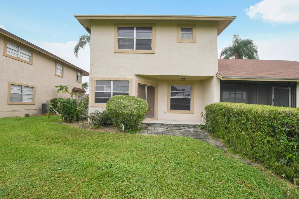 1475 Lake Mango Way West Palm Beach FL 33406
