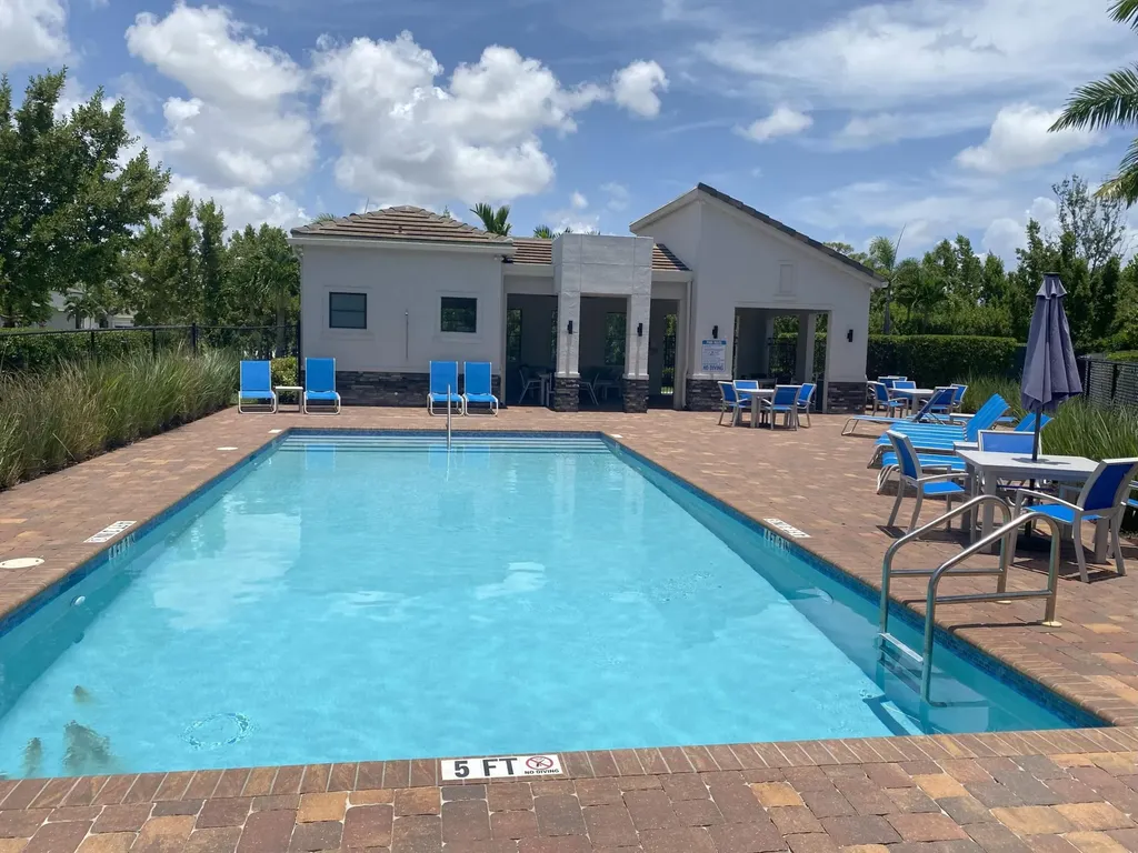 6668 Pointe Of Woods Drive West Palm Beach FL 33413