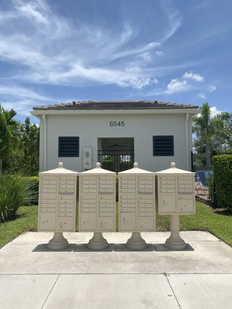 6668 Pointe Of Woods Drive West Palm Beach FL 33413