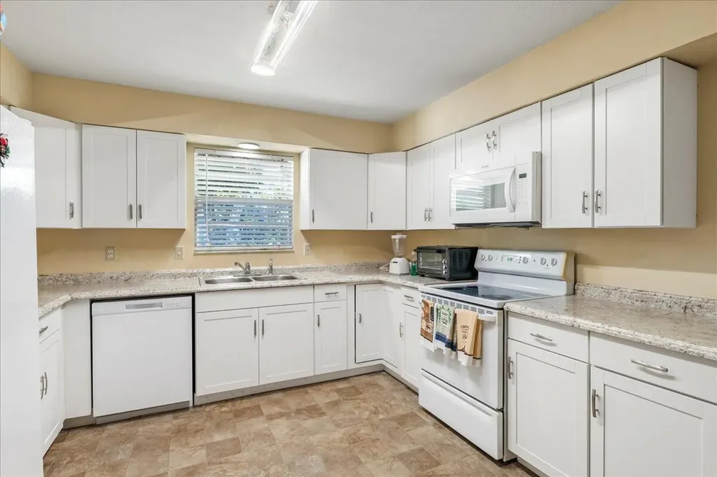 216 Micco Avenue Sebring FL 33870