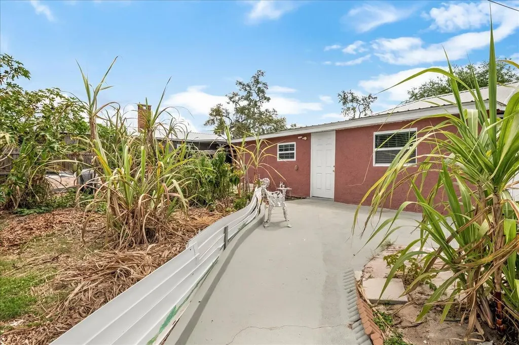 216 Micco Avenue Sebring FL 33870