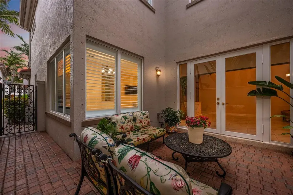 208 Glacier Street Palm Beach Gardens FL 33410