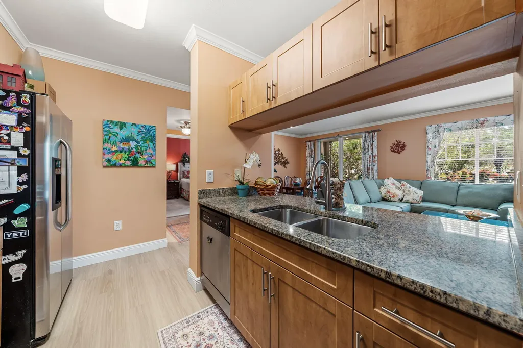 6529 Emerald Dunes Drive Royal Palm Beach FL 33411