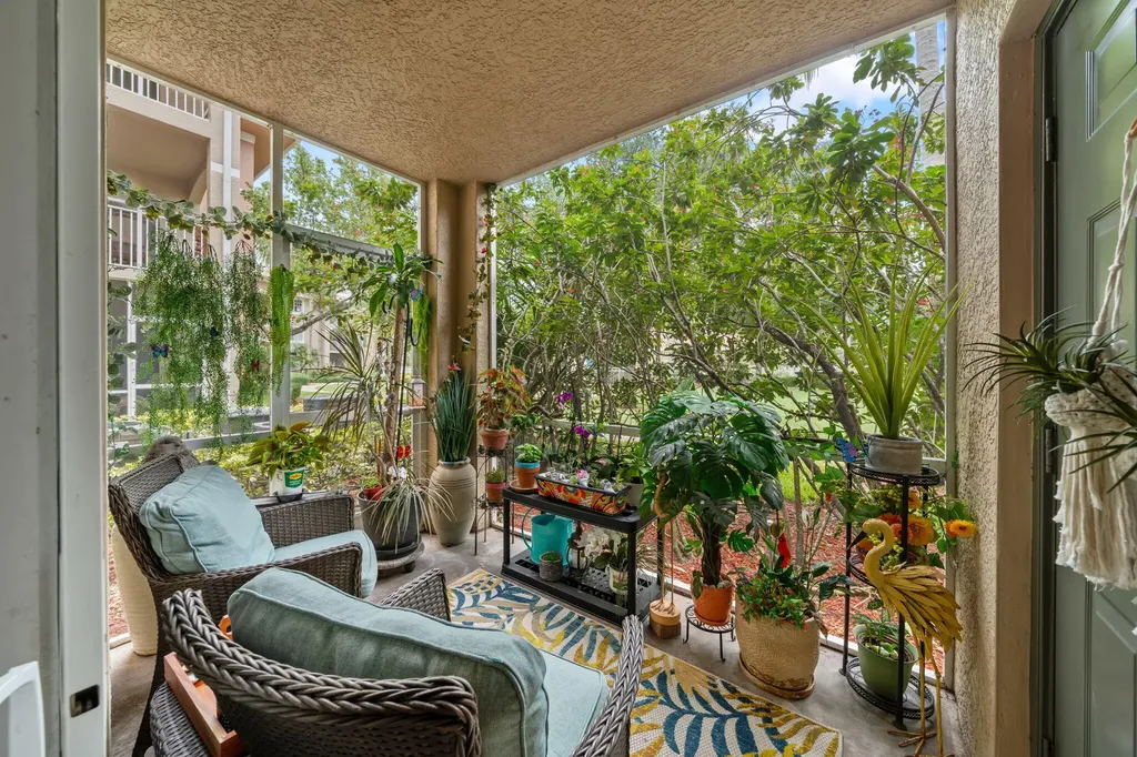 6529 Emerald Dunes Drive Royal Palm Beach FL 33411