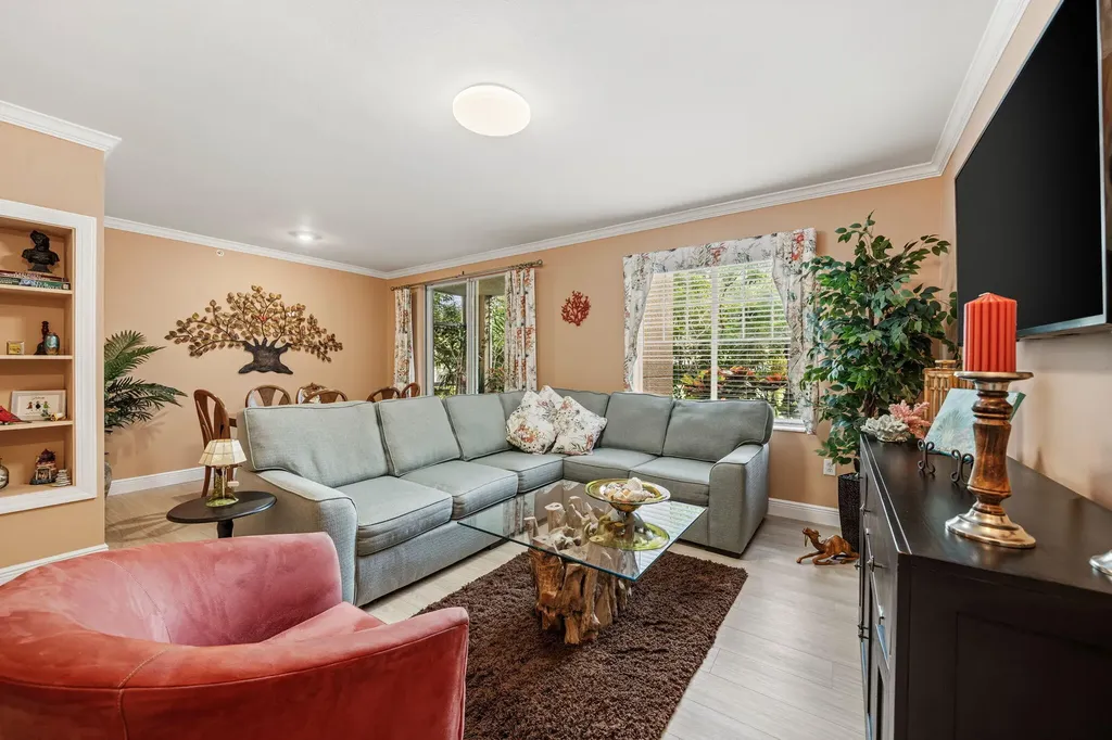6529 Emerald Dunes Drive Royal Palm Beach FL 33411