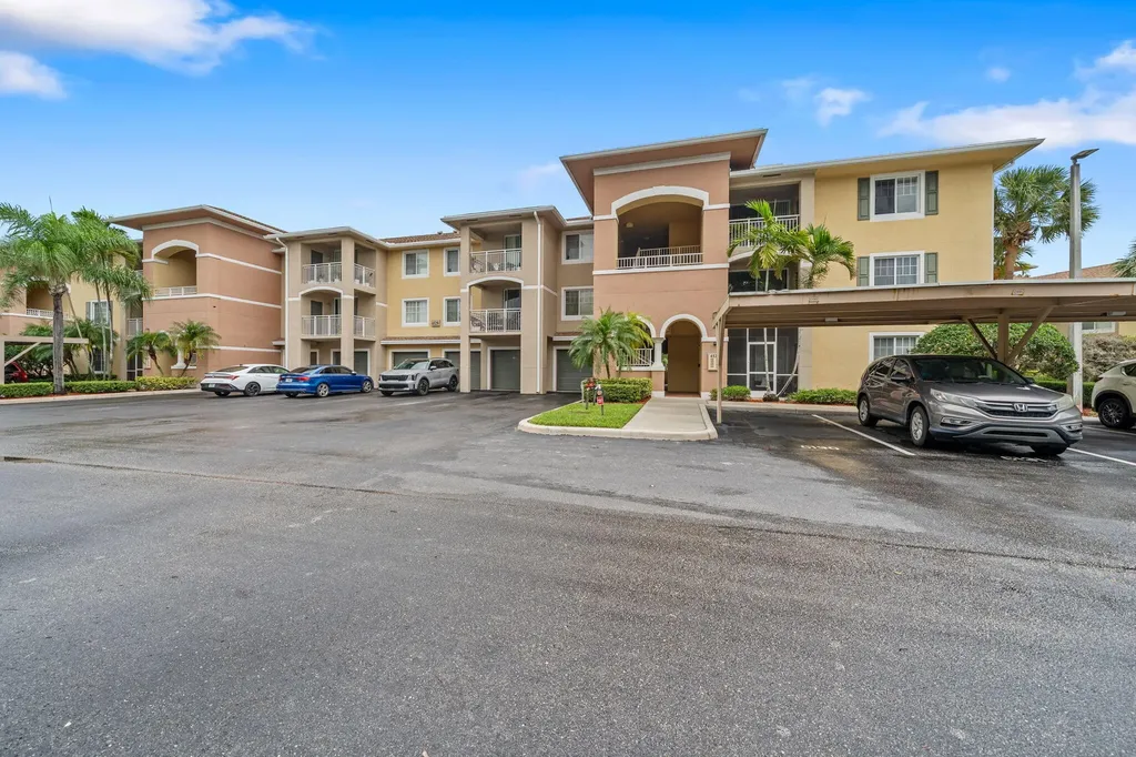 6529 Emerald Dunes Drive Royal Palm Beach FL 33411