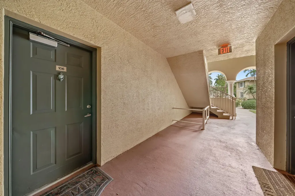 6529 Emerald Dunes Drive Royal Palm Beach FL 33411