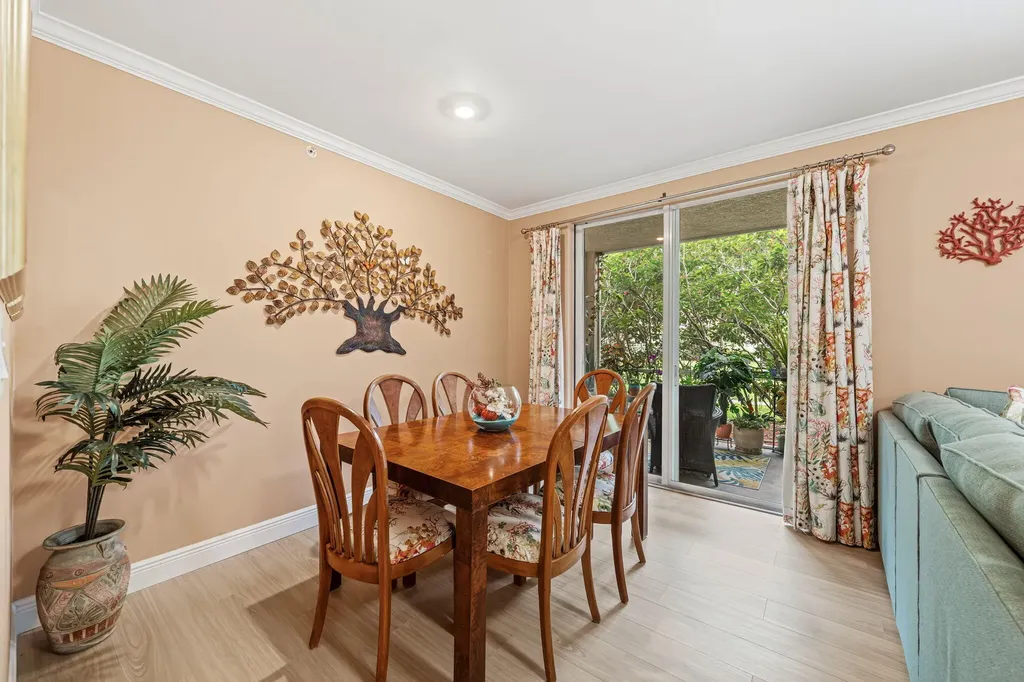 6529 Emerald Dunes Drive Royal Palm Beach FL 33411