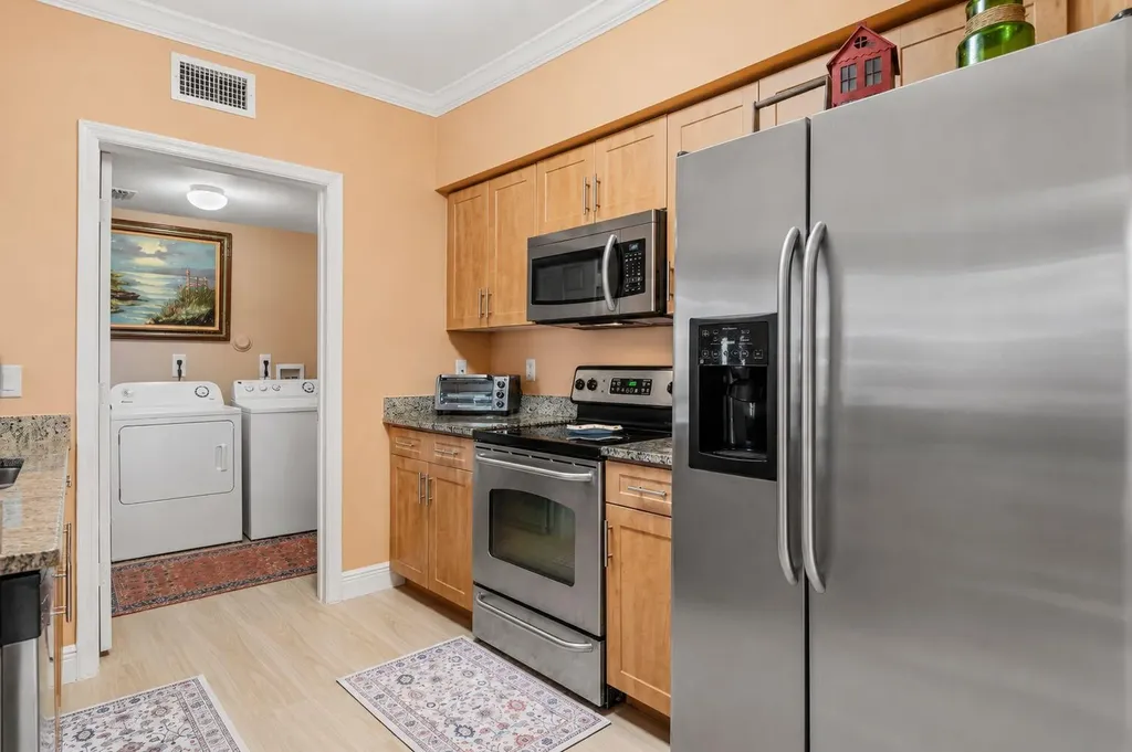 6529 Emerald Dunes Drive Royal Palm Beach FL 33411
