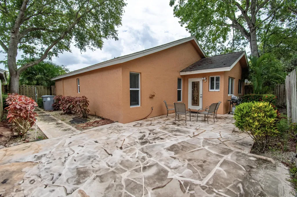 7601 Martinique Boulevard Boca Raton FL 33433