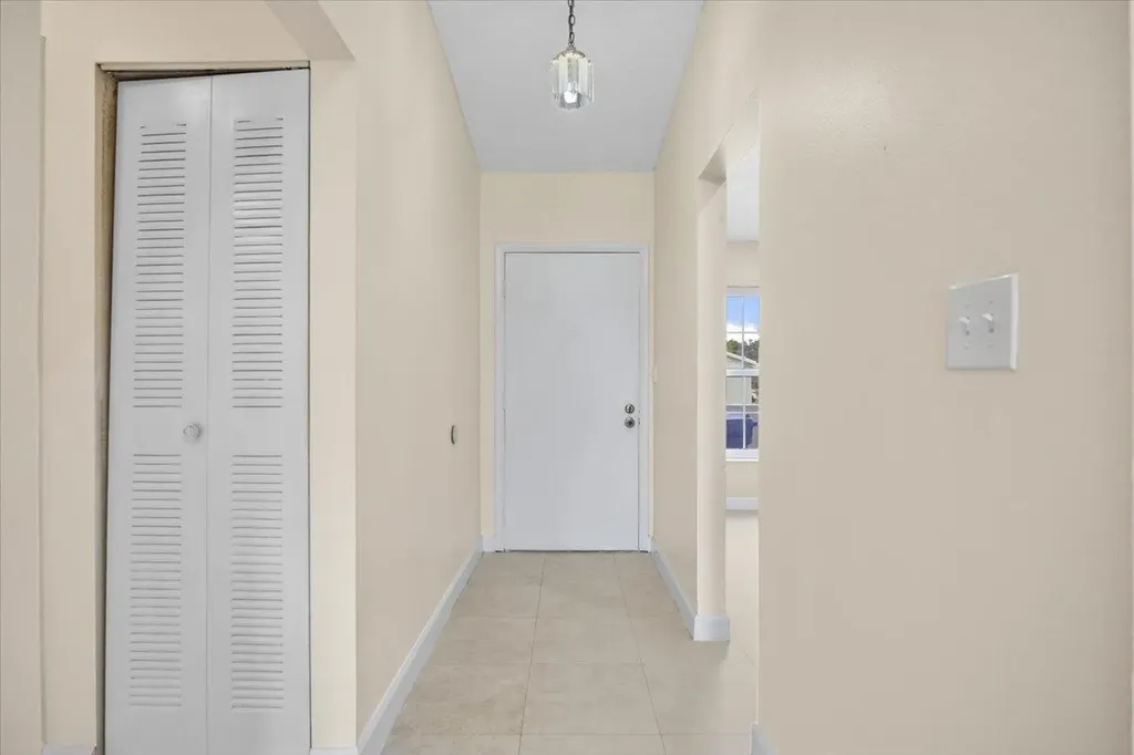 5540 S Lakewood Circle Circle S Margate FL 33063