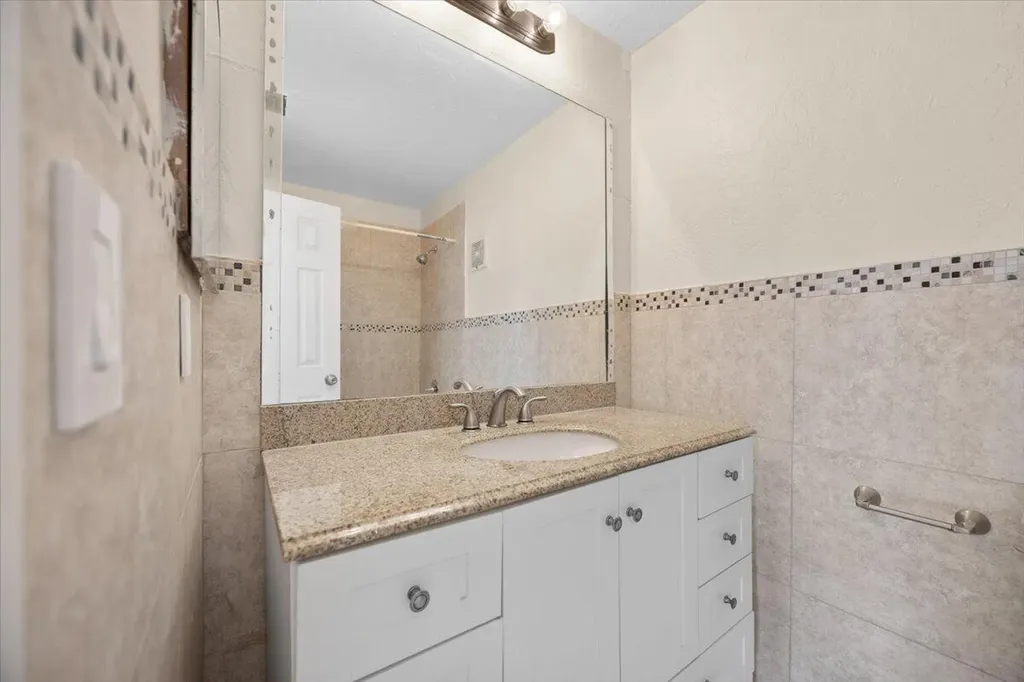 5540 S Lakewood Circle Circle S Margate FL 33063