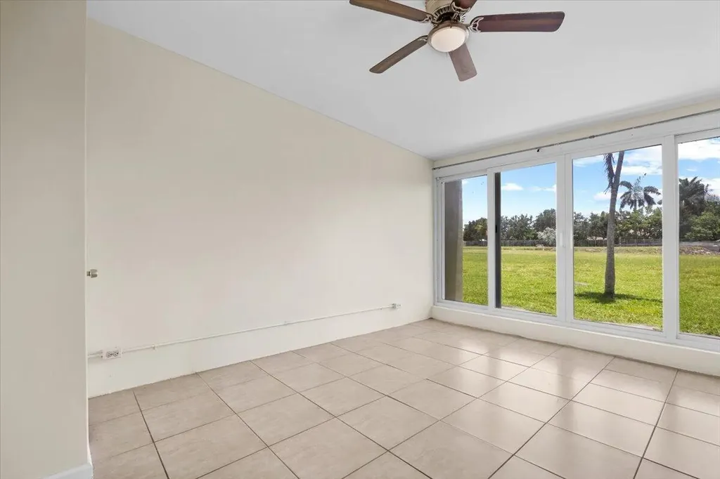 5540 S Lakewood Circle Circle S Margate FL 33063