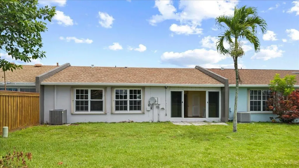5540 S Lakewood Circle Circle S Margate FL 33063